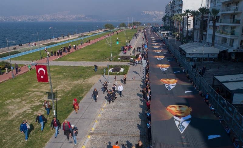İzmirliler 10. Ata'ya Saygı Yürüyüşü'nde buluştu
