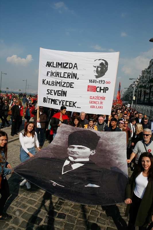 İzmirliler 10. Ata'ya Saygı Yürüyüşü'nde buluştu