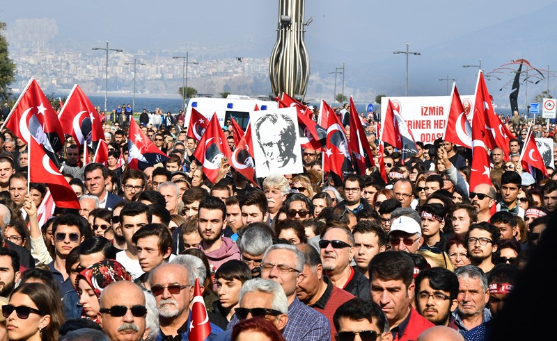 İzmirliler 10. Ata'ya Saygı Yürüyüşü'nde buluştu