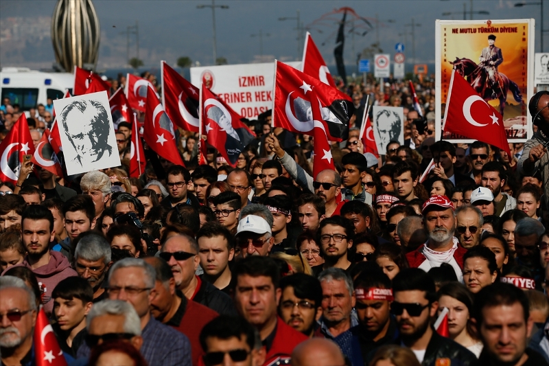İzmirliler 10. Ata'ya Saygı Yürüyüşü'nde buluştu