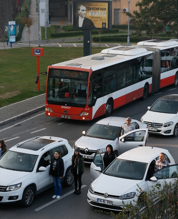 İzmir'de hayat durdu