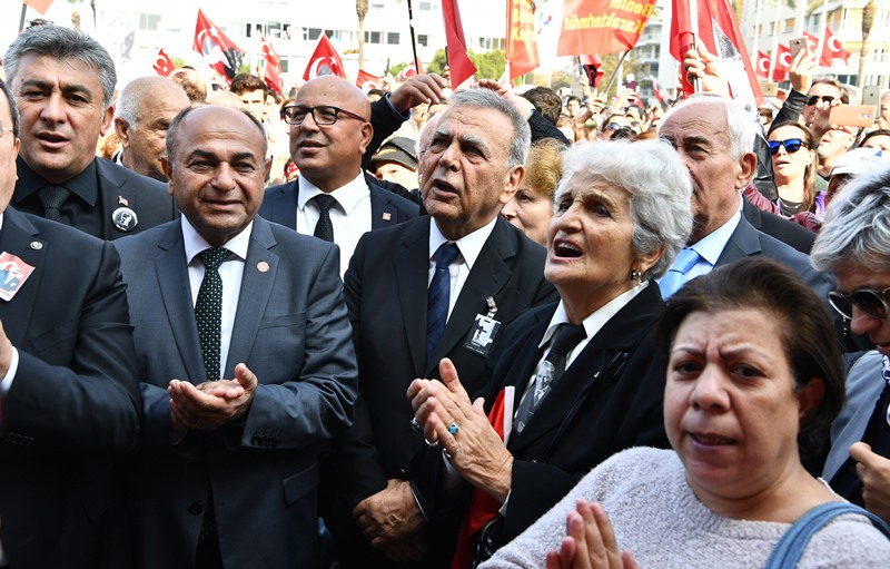 İzmirliler 10. Ata'ya Saygı Yürüyüşü'nde buluştu