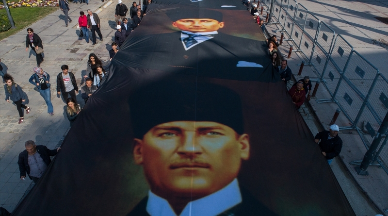 İzmirliler 10. Ata'ya Saygı Yürüyüşü'nde buluştu