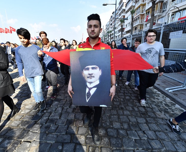 İzmirliler 10. Ata'ya Saygı Yürüyüşü'nde buluştu