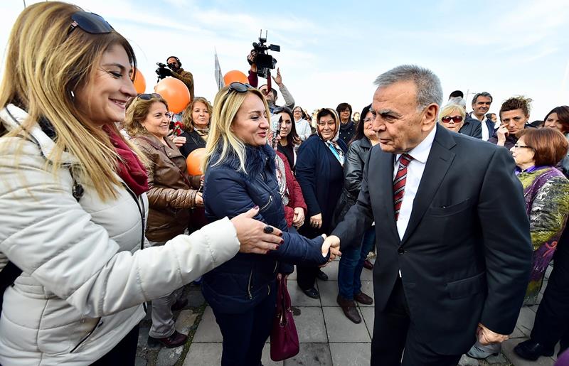 İzmirli kadınlar 'şiddete hayır' dedi