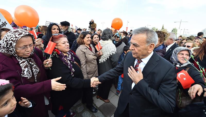 İzmirli kadınlar 'şiddete hayır' dedi