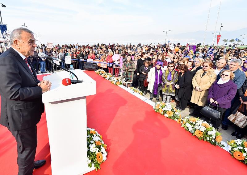 İzmirli kadınlar 'şiddete hayır' dedi