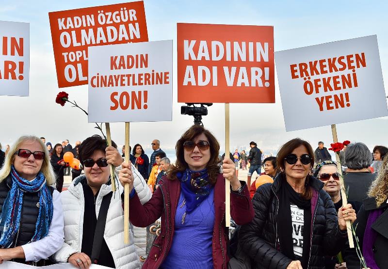 İzmirli kadınlar 'şiddete hayır' dedi