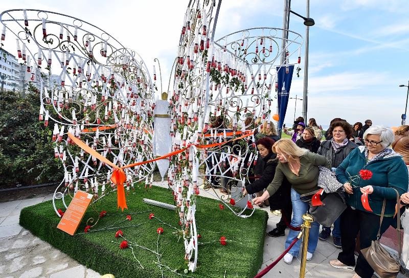 İzmirli kadınlar 'şiddete hayır' dedi