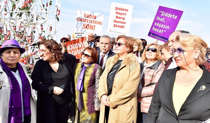 İzmirli kadınlar 'şiddete hayır' dedi