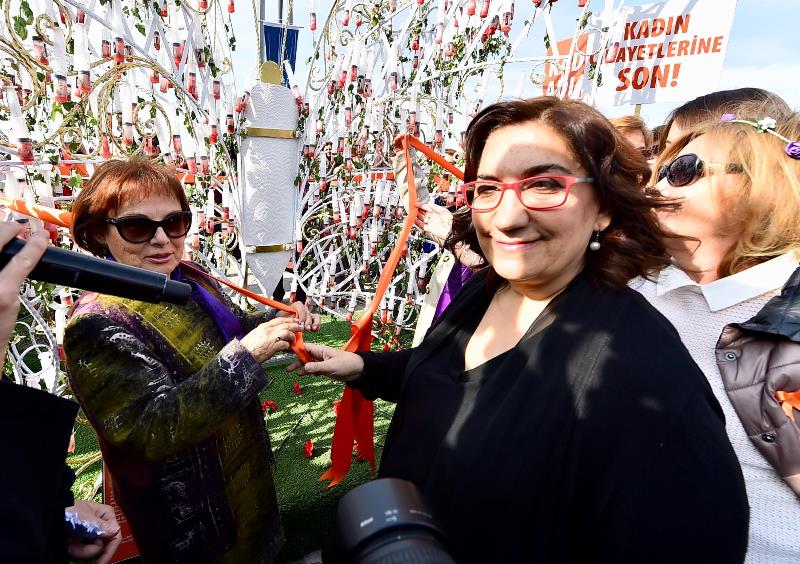 İzmirli kadınlar 'şiddete hayır' dedi