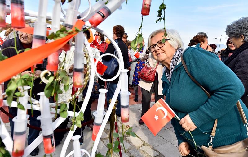İzmirli kadınlar 'şiddete hayır' dedi