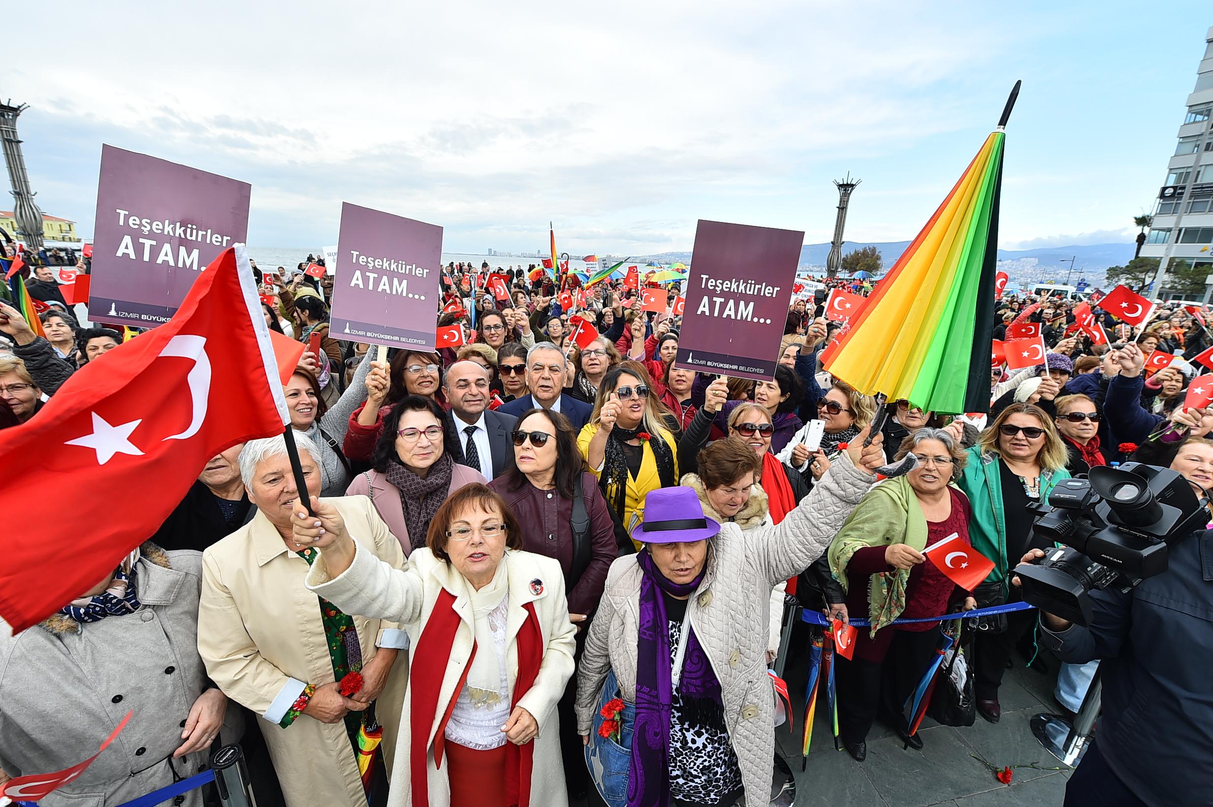 İzmir'in aydınlık kadınları