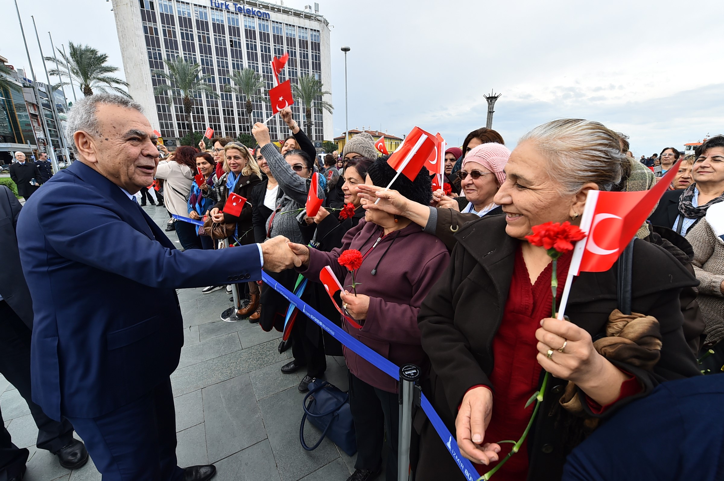 İzmir'in aydınlık kadınları