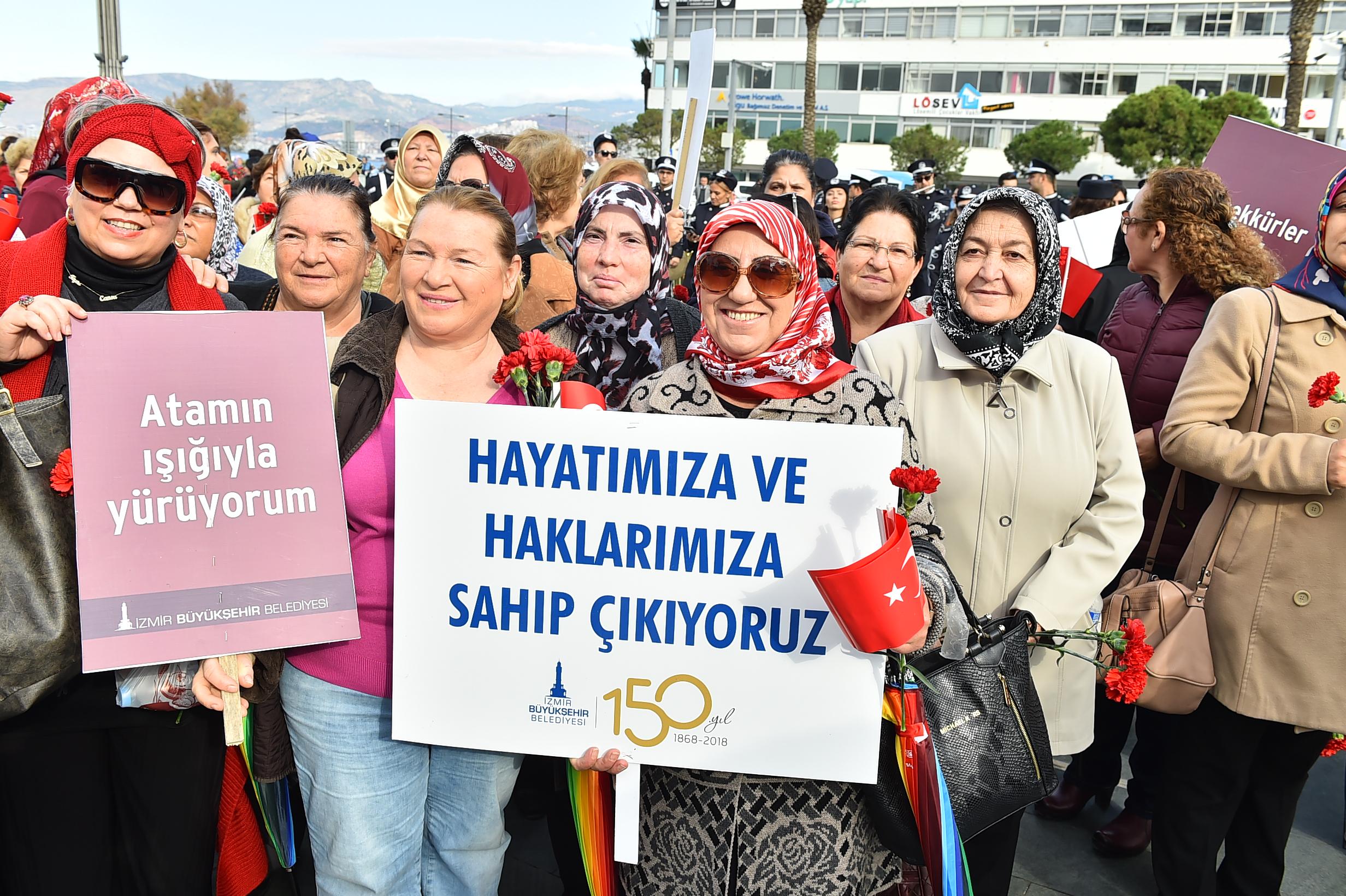 İzmir'in aydınlık kadınları