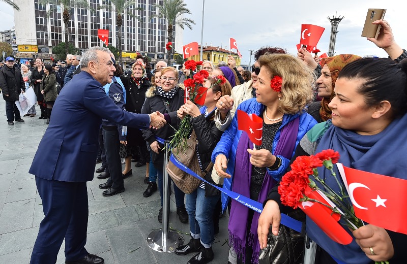 İzmir'in aydınlık kadınları