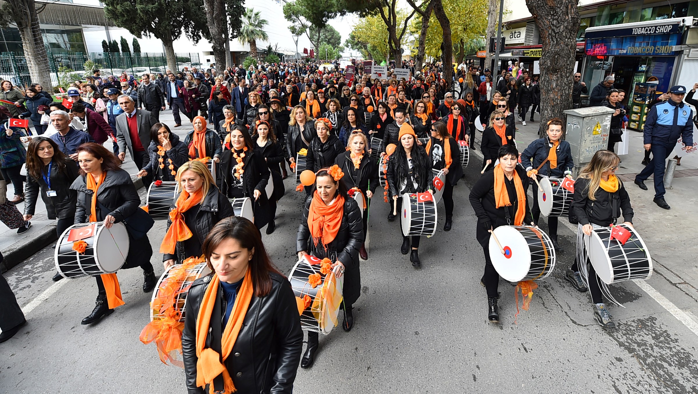 İzmir'in aydınlık kadınları