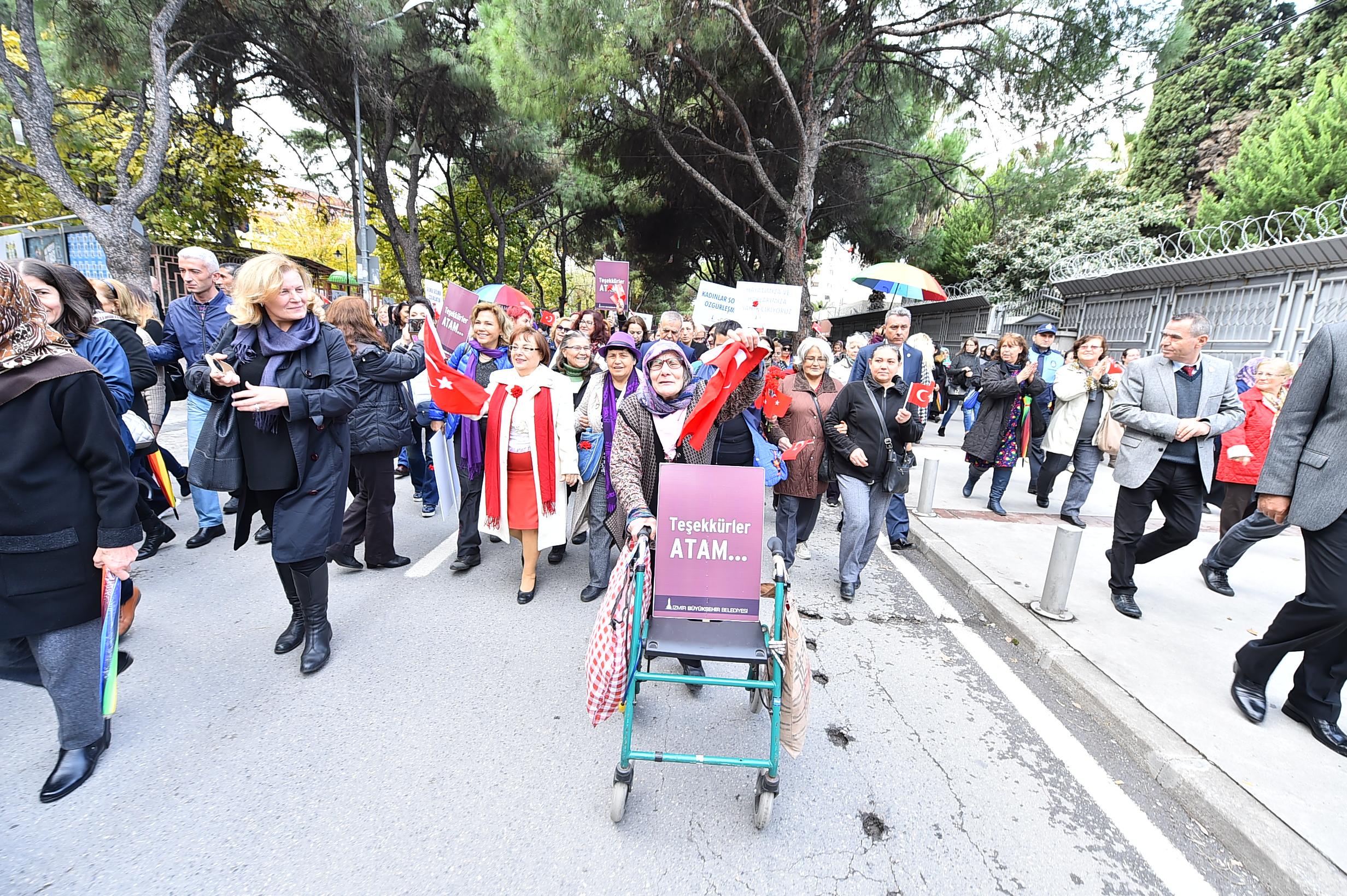 İzmir'in aydınlık kadınları