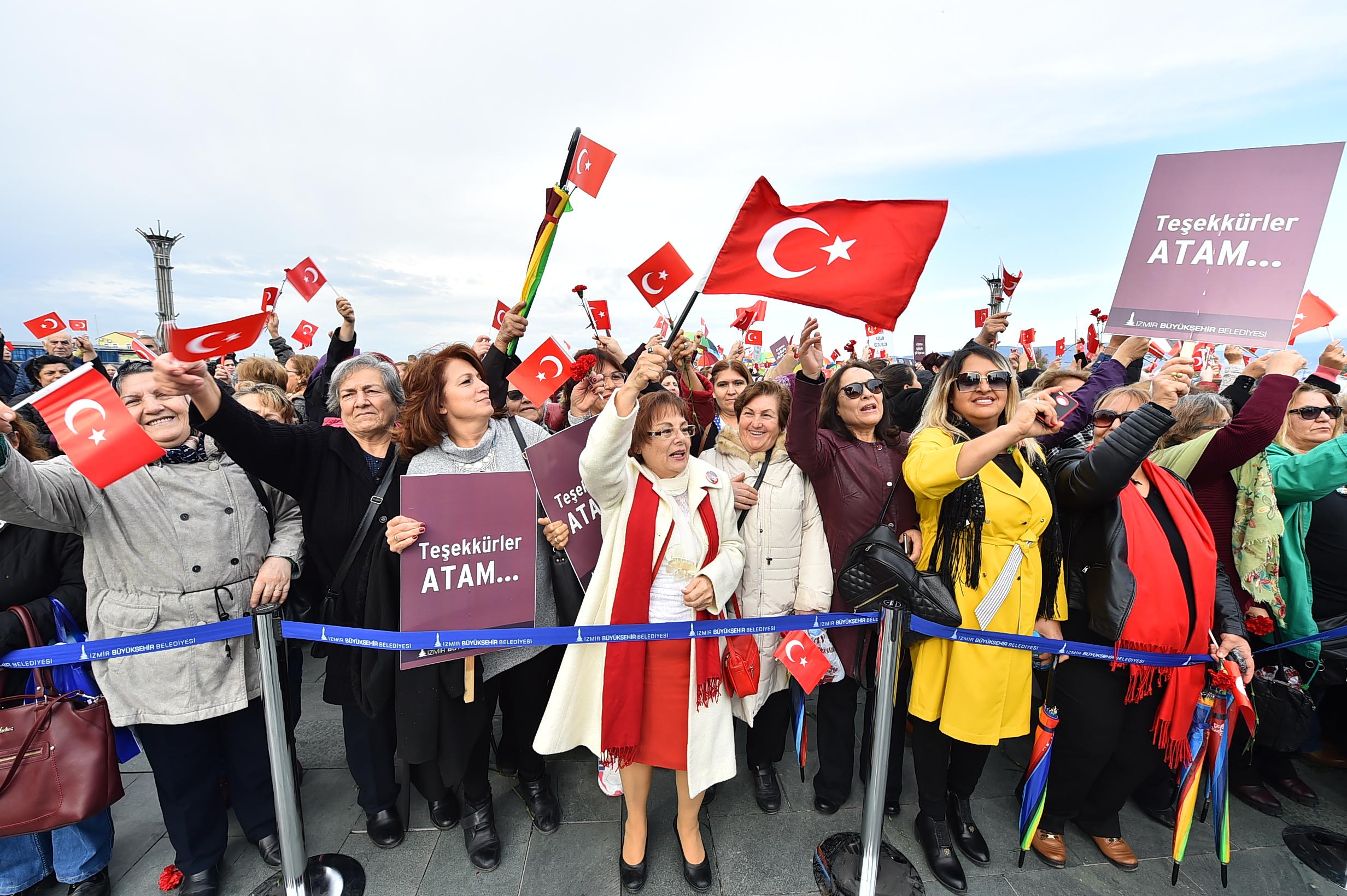 İzmir'in aydınlık kadınları