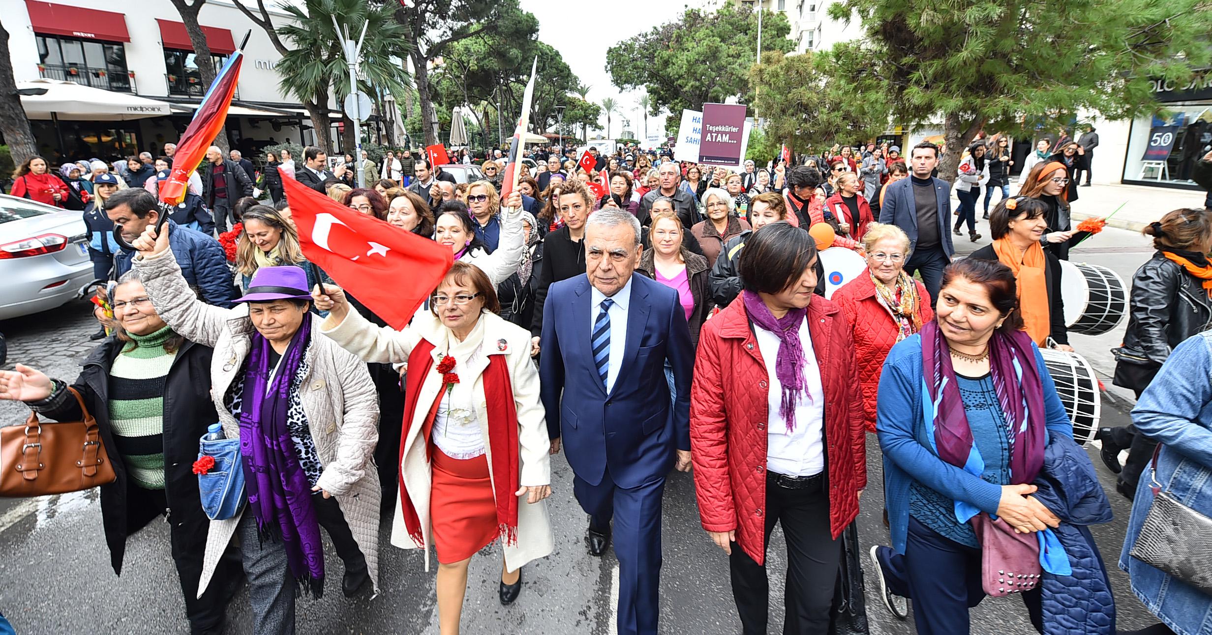 İzmir'in aydınlık kadınları