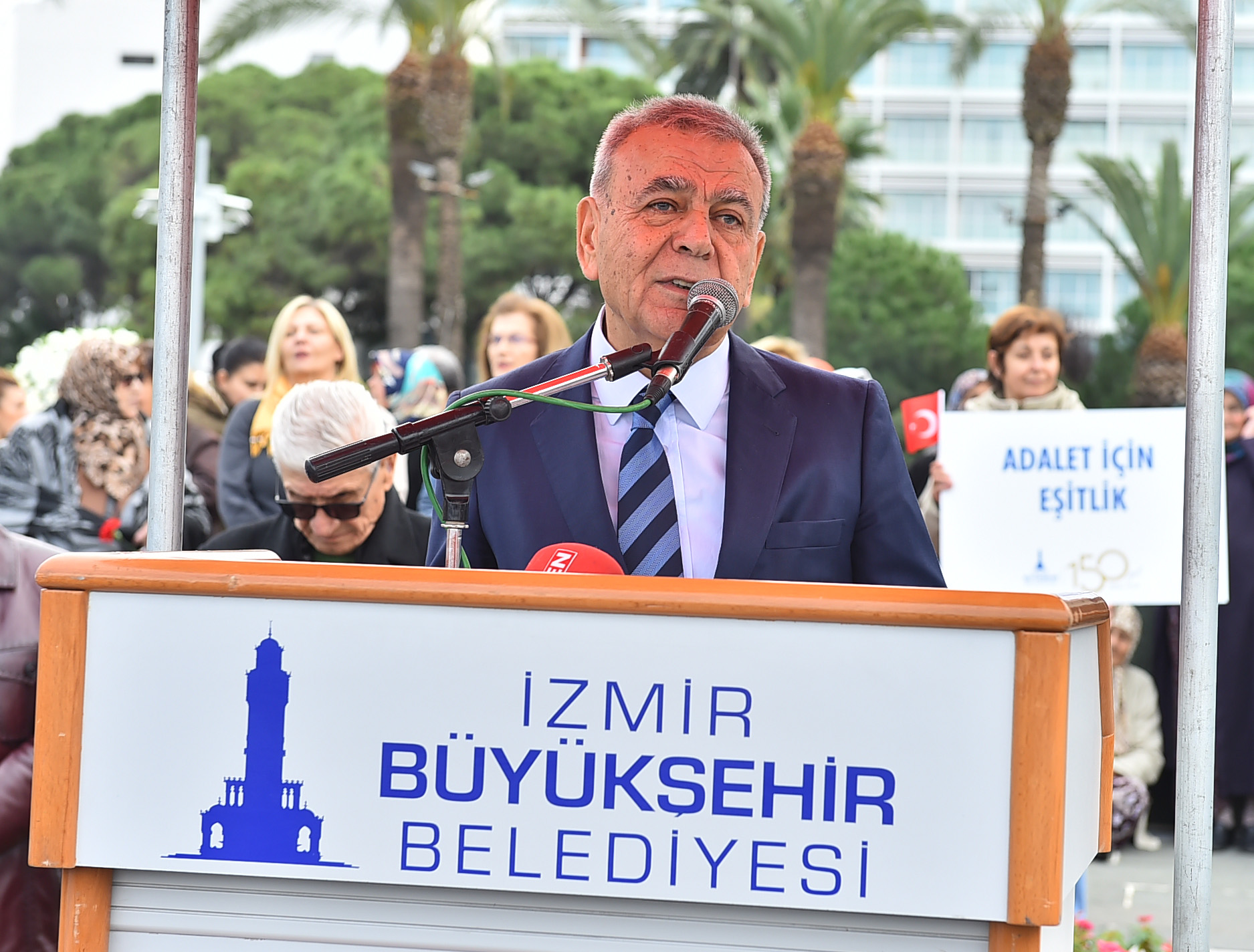İzmir'in aydınlık kadınları
