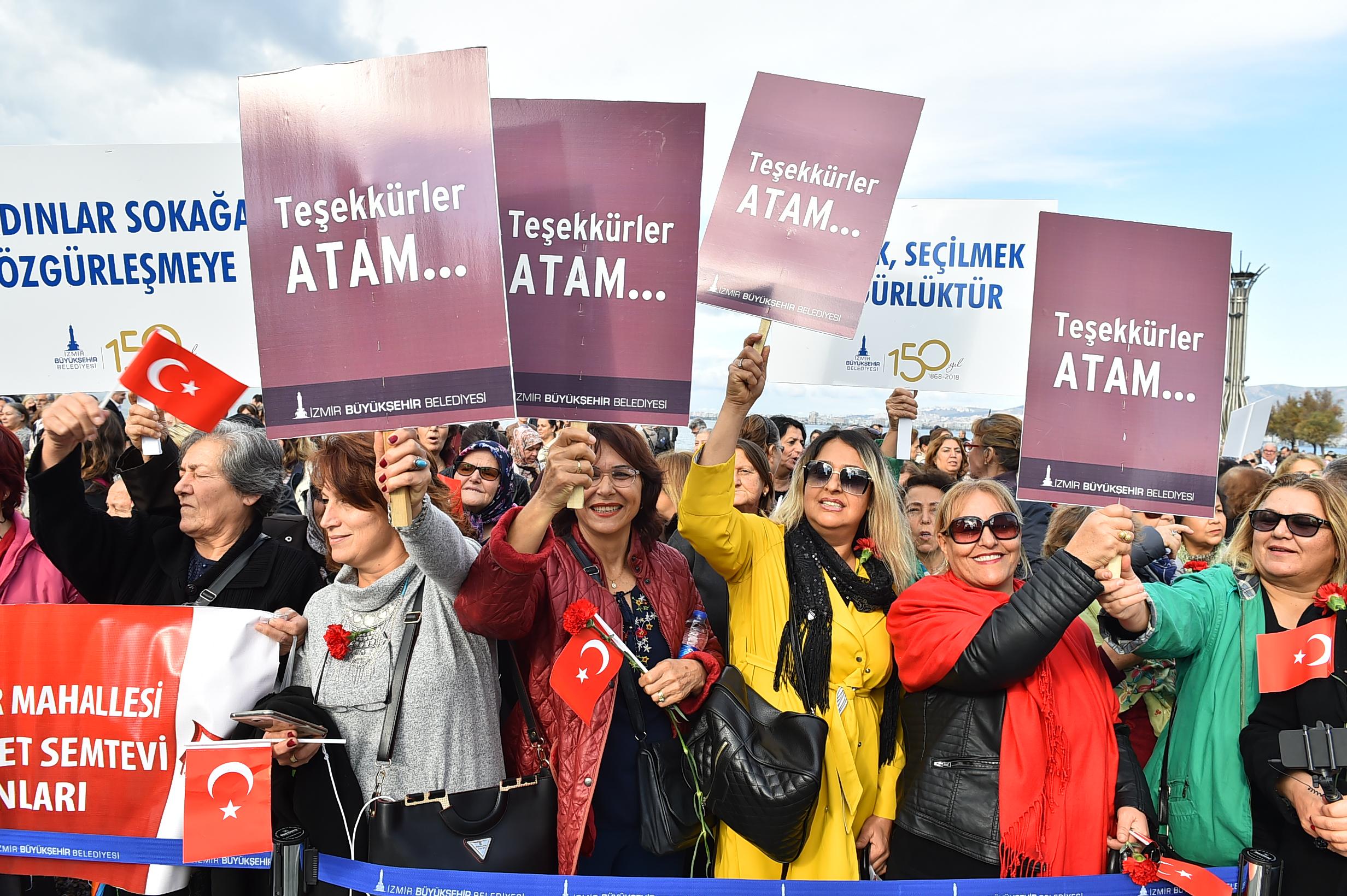 İzmir'in aydınlık kadınları