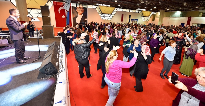 İzmir'de Kadın Bayramı coşkusu