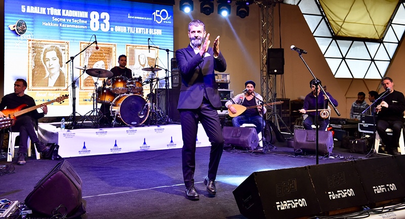 İzmir'de Kadın Bayramı coşkusu