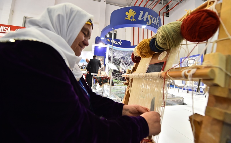 36 ülke ile 54 kent İzmir'e akın etti