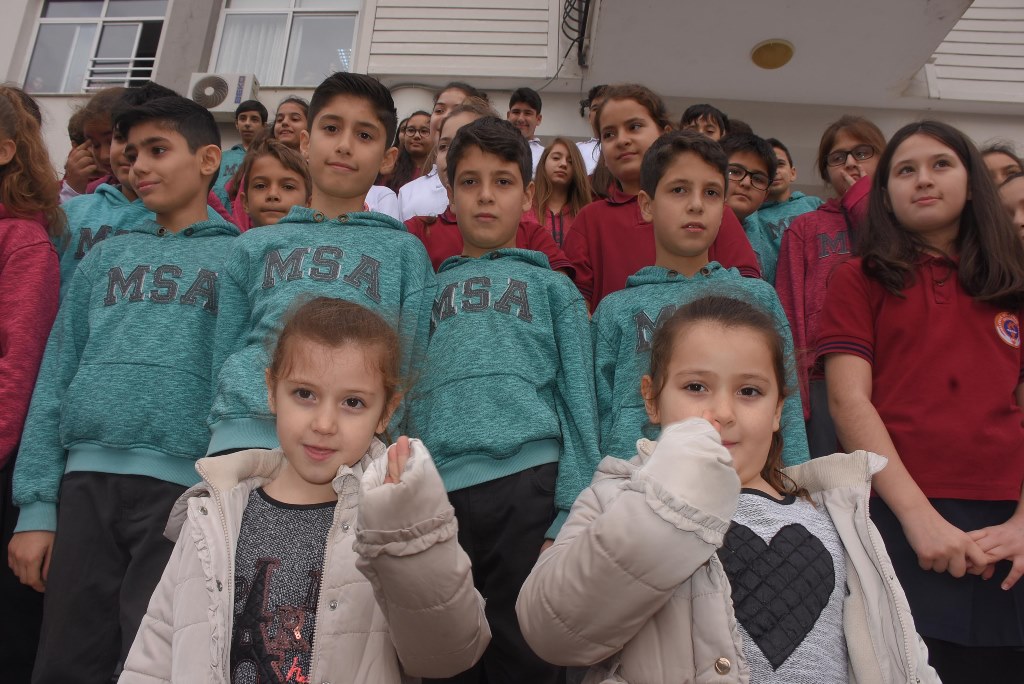 İzmir'de bu okulda 33 ikiz ve 1 üçüz var