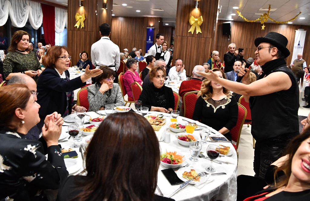 Huzurevi'nde coşkulu yılbaşı