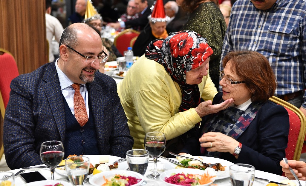 Huzurevi'nde coşkulu yılbaşı