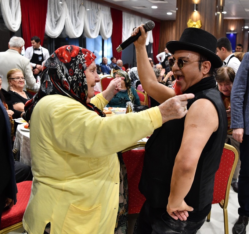 Huzurevi'nde coşkulu yılbaşı