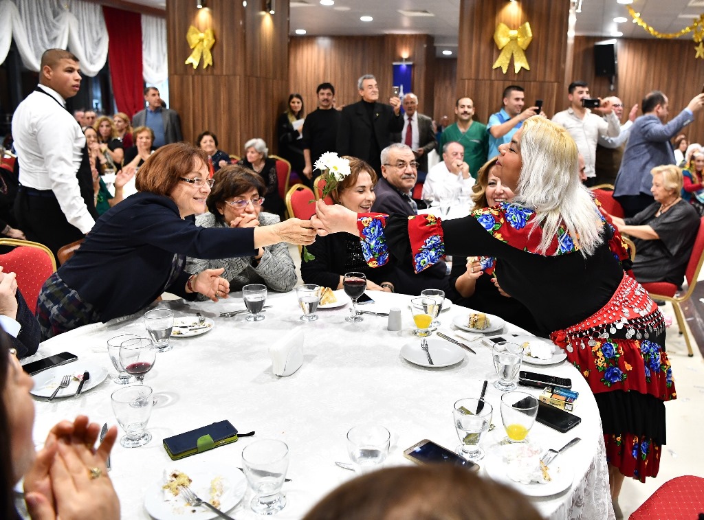 Huzurevi'nde coşkulu yılbaşı