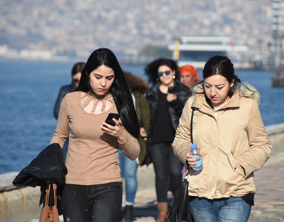 İzmirliler yeni yılı güneşli havayla karşıladı