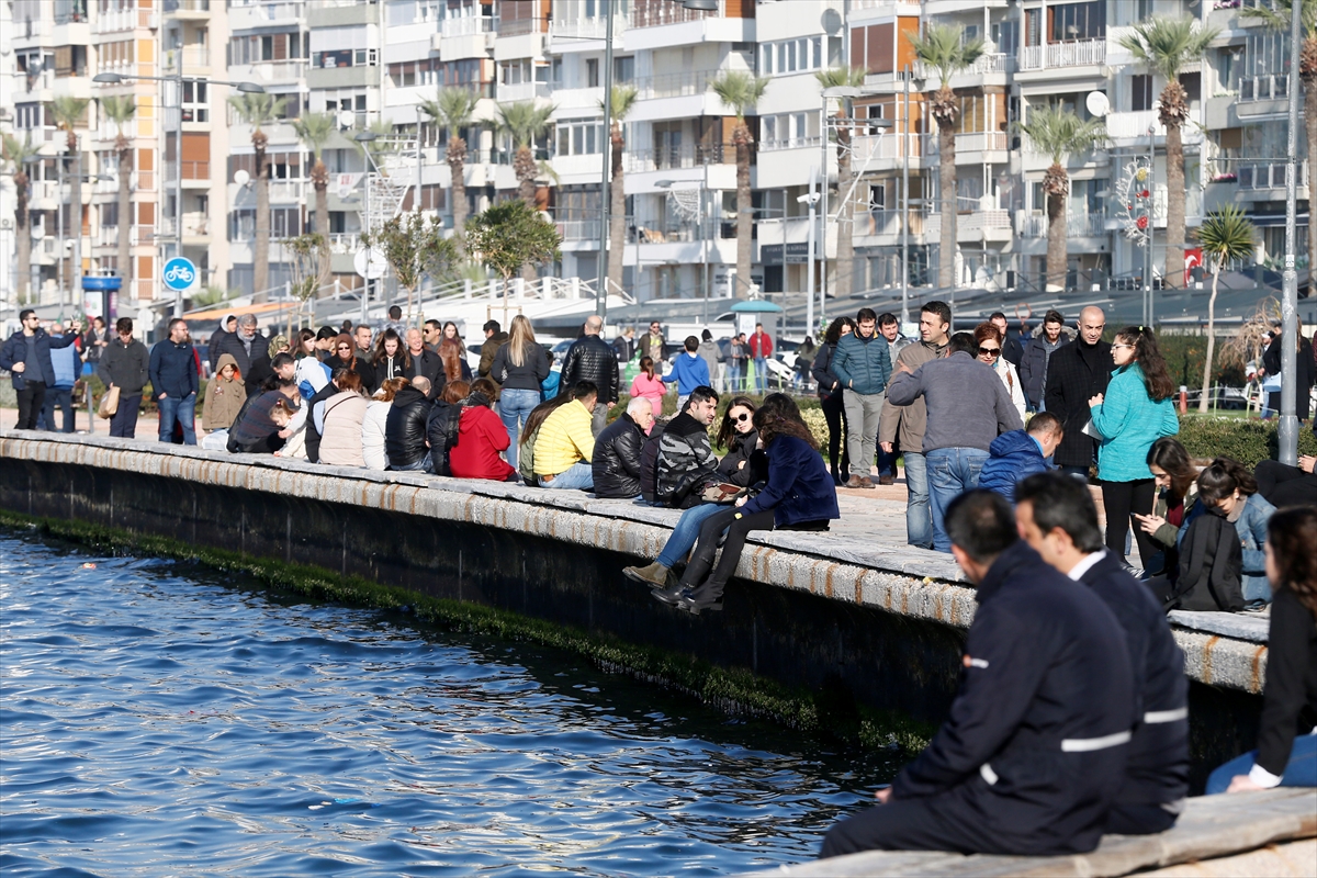 İzmirliler yeni yılı güneşli havayla karşıladı