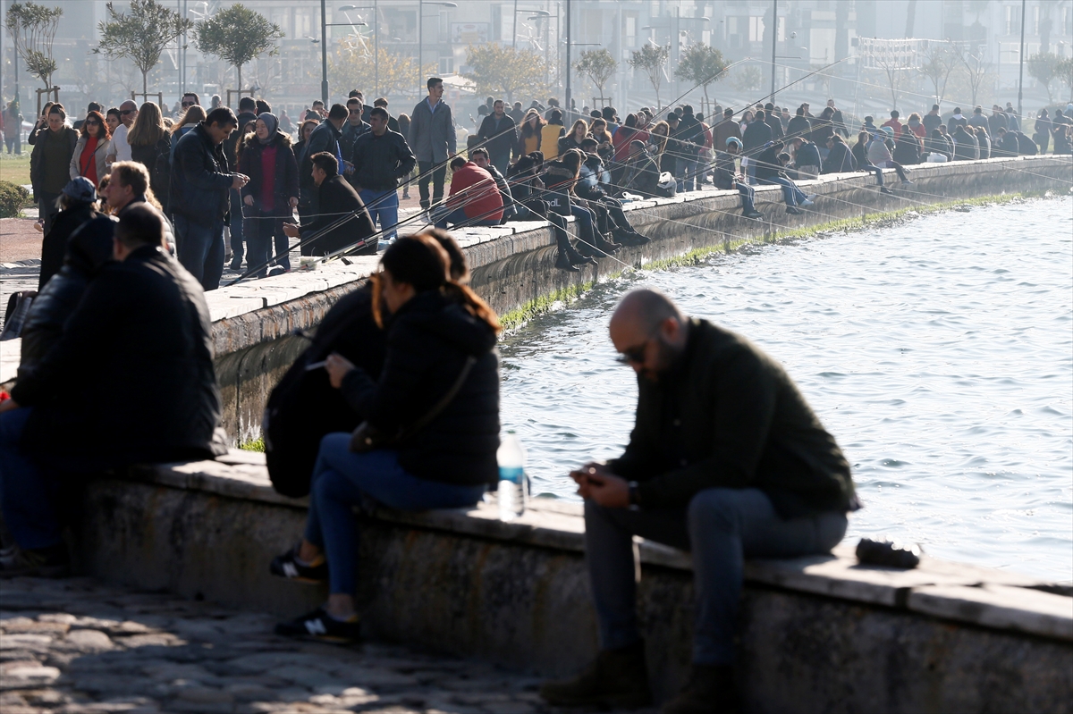 İzmirliler yeni yılı güneşli havayla karşıladı