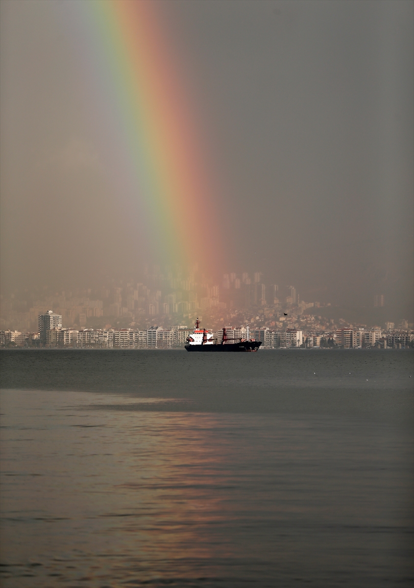 İzmir'de gökkuşağı