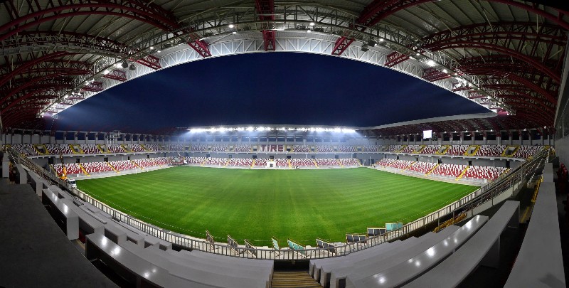 İzmir'in yeni stadı gece görüntüsüyle de büyülüyor