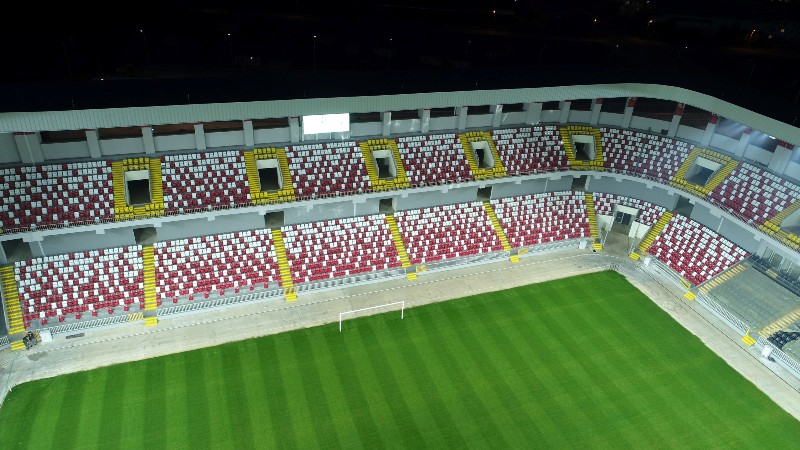 İzmir'in yeni stadı gece görüntüsüyle de büyülüyor
