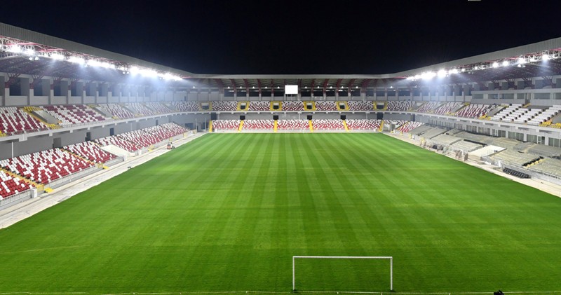 İzmir'in yeni stadı gece görüntüsüyle de büyülüyor