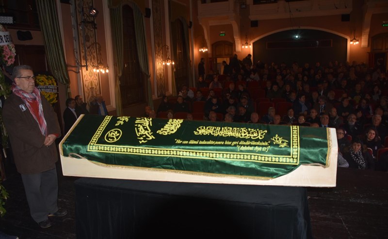 Ünlü oyuncuya gözü yaşlı veda
