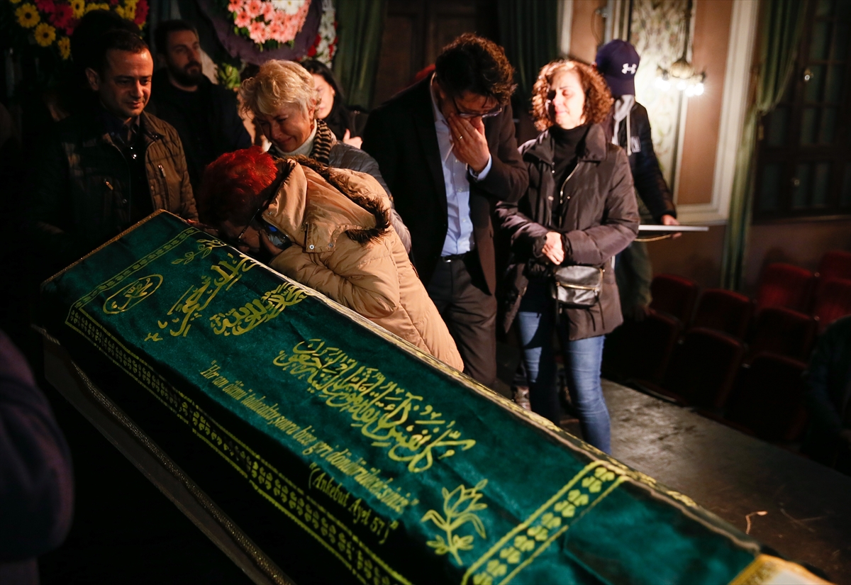 Ünlü oyuncuya gözü yaşlı veda