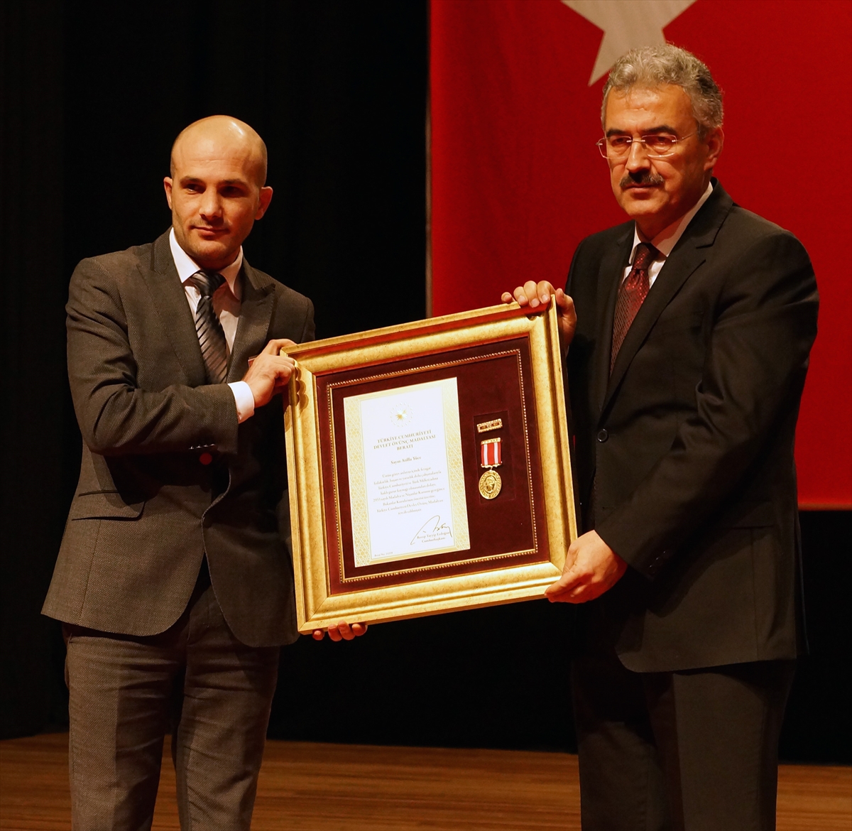 İzmir'de Devlet Övünç Madalyası töreni