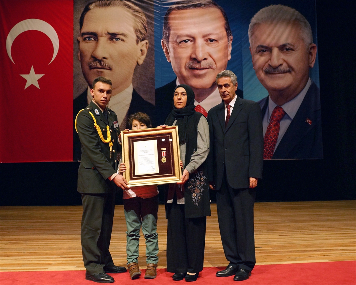 İzmir'de Devlet Övünç Madalyası töreni