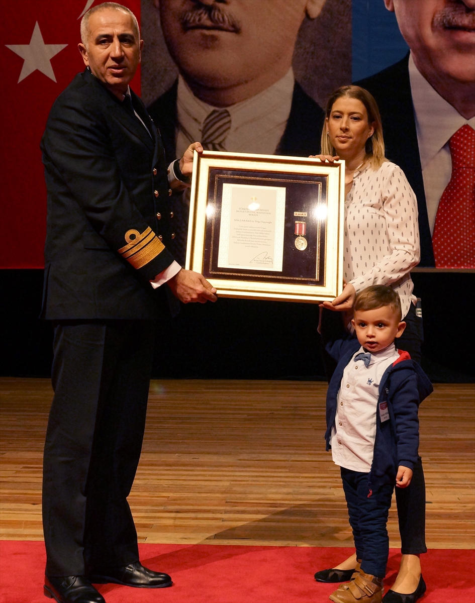 İzmir'de Devlet Övünç Madalyası töreni