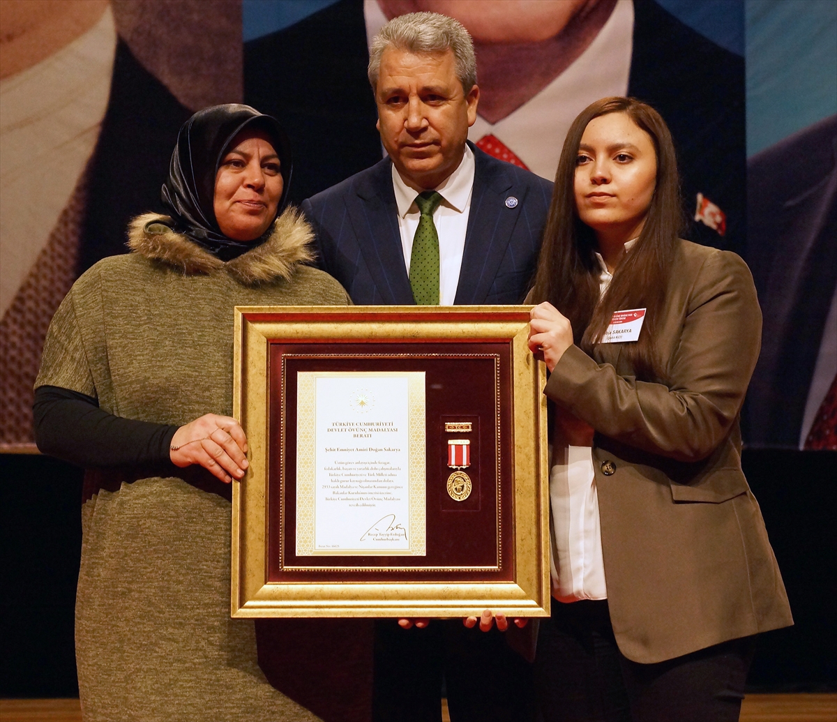 İzmir'de Devlet Övünç Madalyası töreni