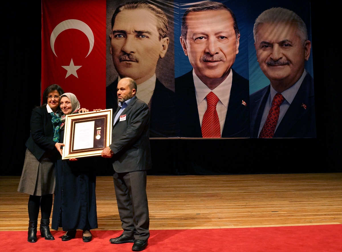 İzmir'de Devlet Övünç Madalyası töreni