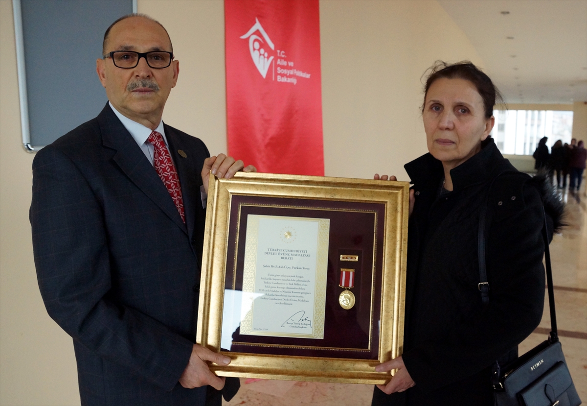 İzmir'de Devlet Övünç Madalyası töreni