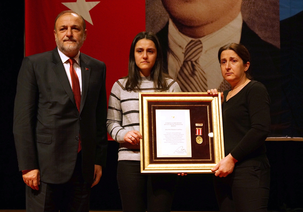 İzmir'de Devlet Övünç Madalyası töreni